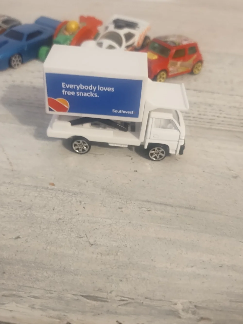 Mixed brand lot 8 vehicles 4 hot wheels 1 maisto 1 daron 1 matchbox